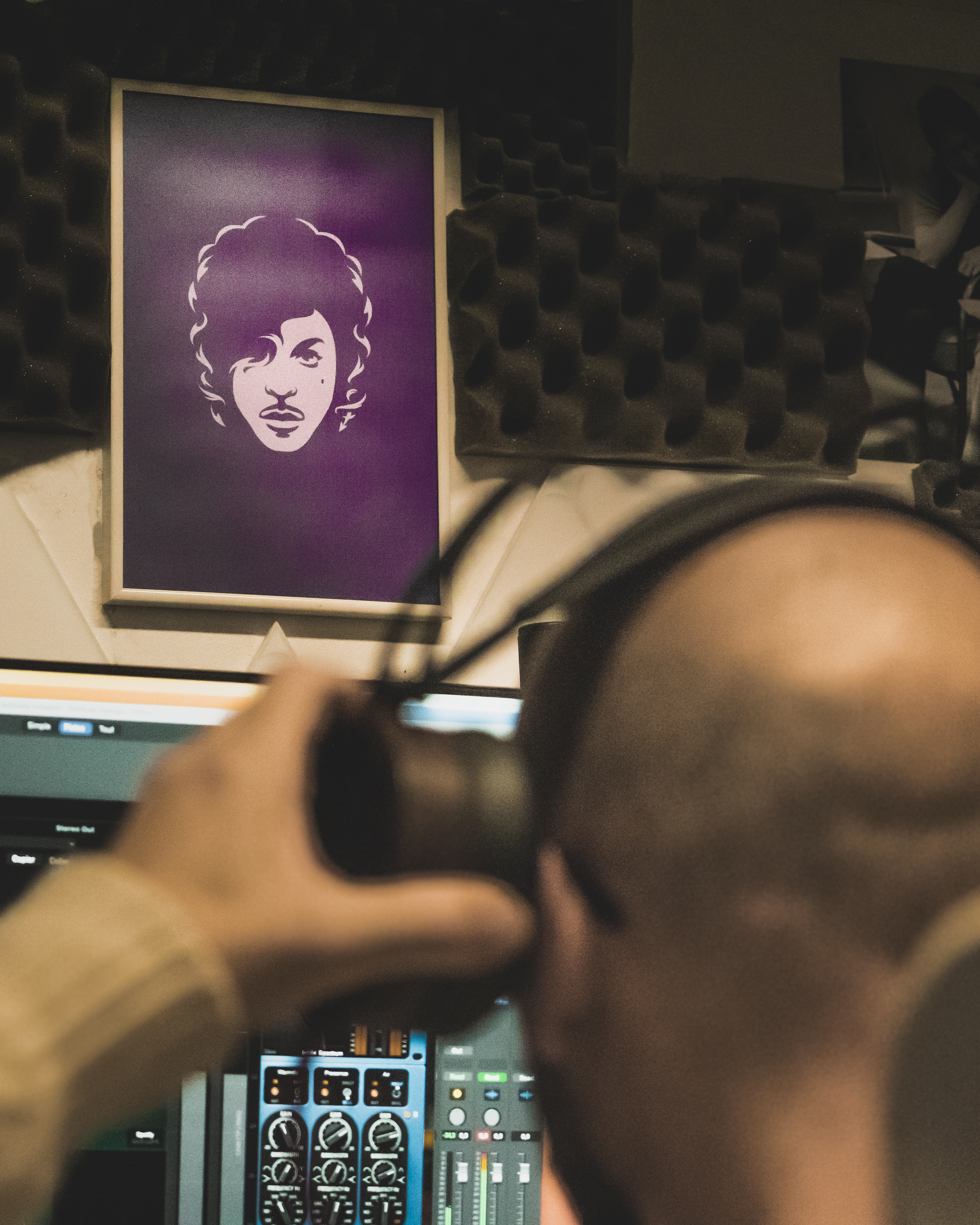 Le musicien KINISHAO en studio