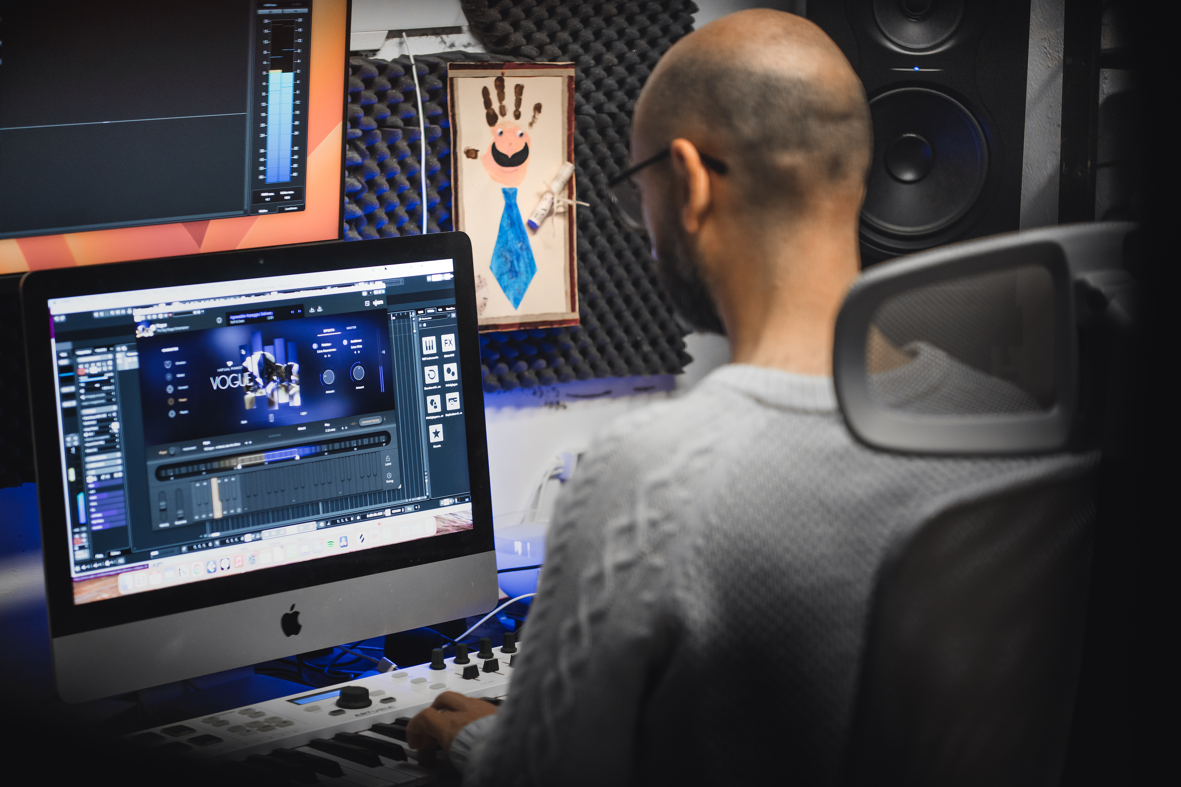 Le musicien KINISHAO en studio