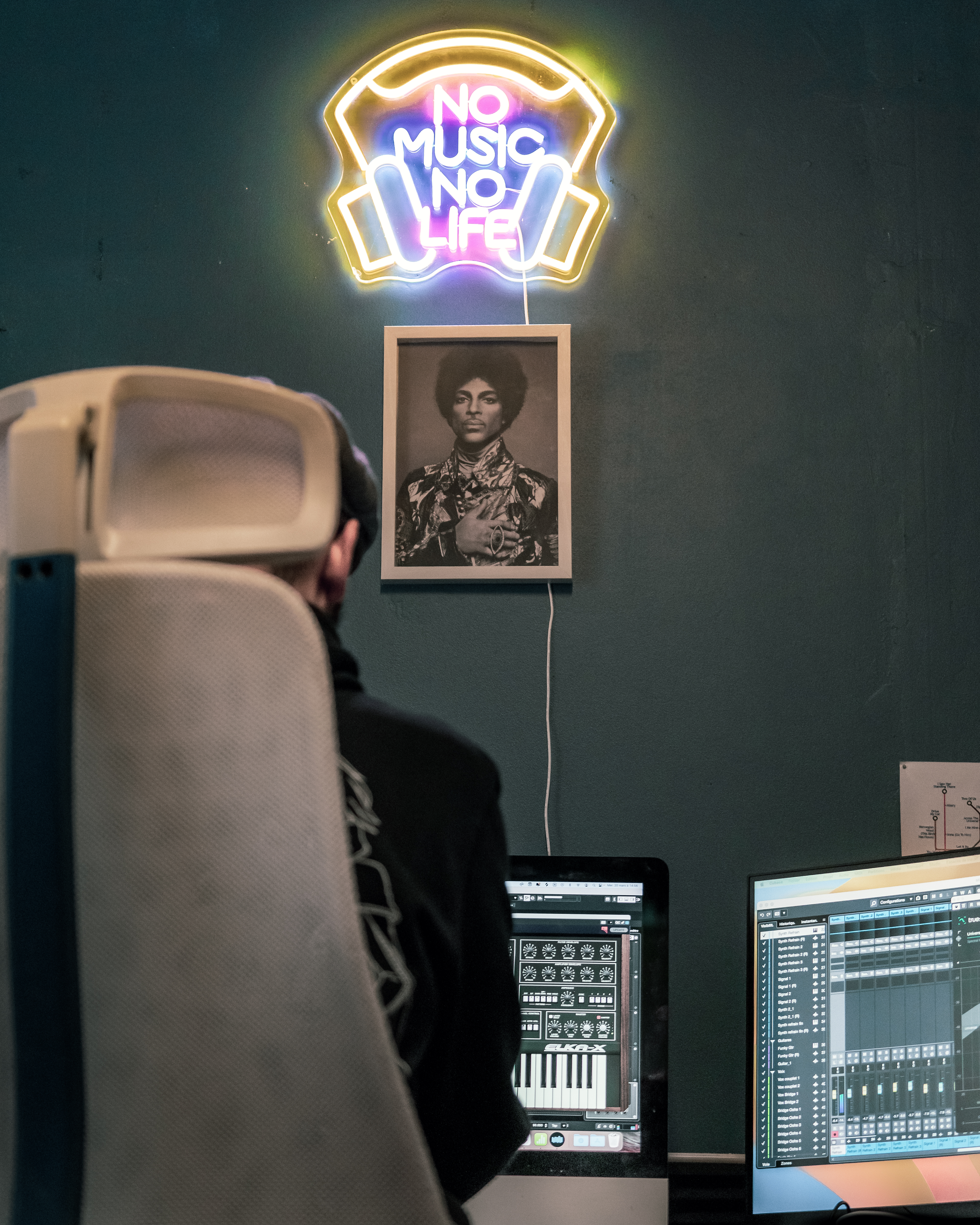 Le musicien KINISHAO en studio